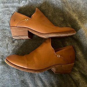 Frye back-zip ankle shooties size 9